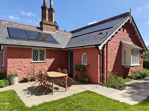Yarpole Casa | Nash Lodge