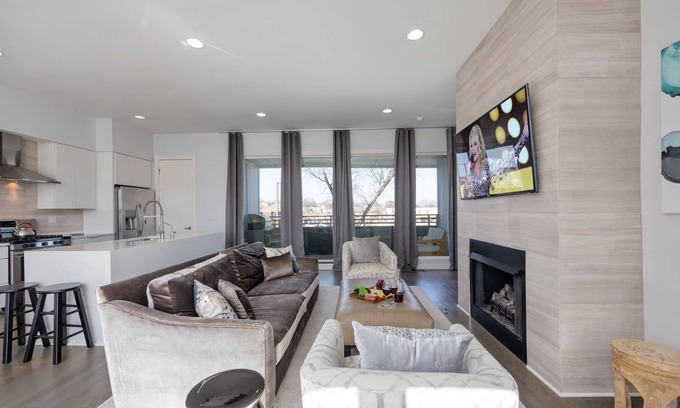 Nashville Casa | Nashville Notes - Sleeps 8 - Mins to Broadway!