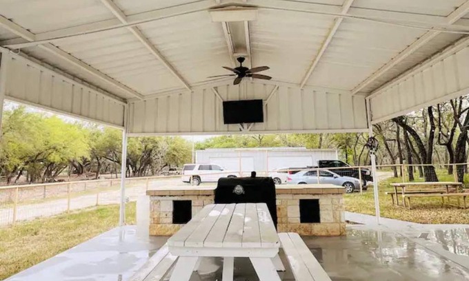 Medina County Casa | Natalia TX. Family Getaway!!