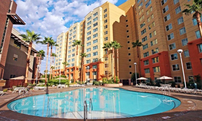 Enterprise Condominio | National Finals RODEO- 1-BD Condo- Full Kitchen- In-suite Laundry, FREE Parking