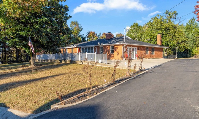 National Harbor Casa | Spacious Family Retreat: Top Location - Scenic Views – Patio – BBQ - Parking