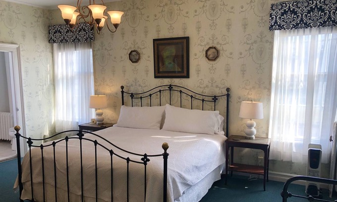 Lansing Cama Y Desayuno | National Historic Landmark Inn located in the heart of the Finger Lakes, Room 5