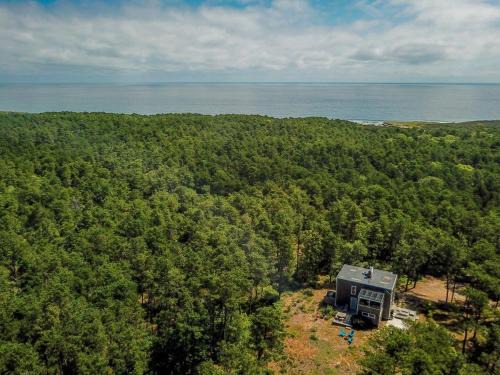 Wellfleet Casa | National Seashore w Modern Architecture