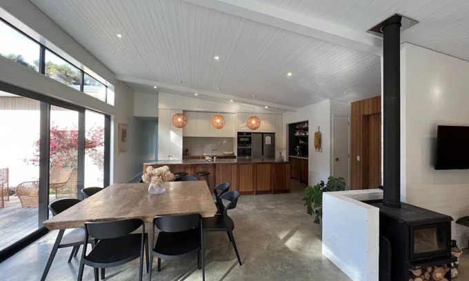 Mangawhai Casa | Native bush paradise. 10 mins to beach!