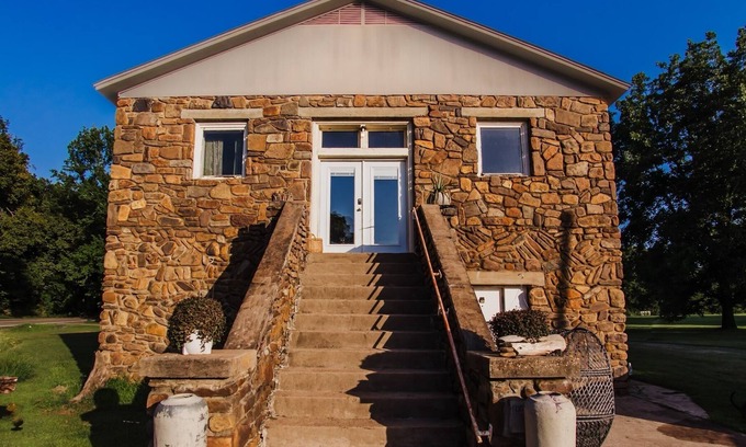 Rudy Casa | Native stone church house