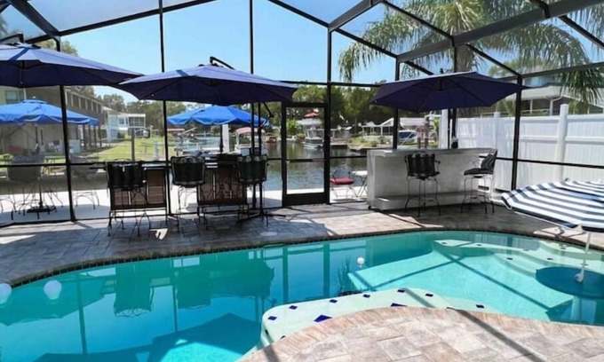 Weeki Wachee Gardens Casa | Nature Coast Retreats in beautiful Weeki Wachee, Florida