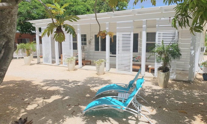 Cotton Tree Bay Casa | Nature Escape Getaway w/ in-room dining service & amenities/3bdrm 1bth/sleeps 5