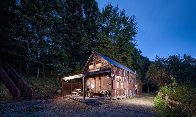 Burnsville Casa | Nature Galore- Custom 2 Story Barn with Hiking trails to Waterfall!