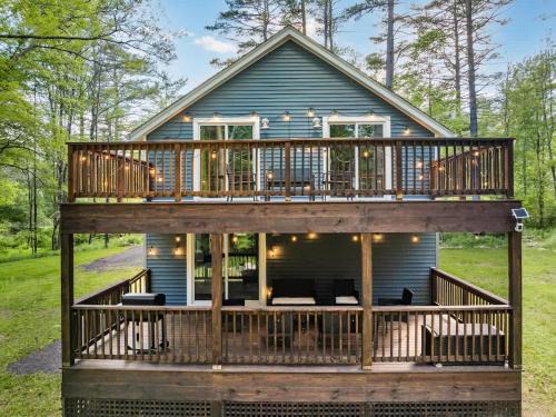 Sparrow Bush Casa | Nature Getaway - Creek, Firepit, Deck, Privacy - Delaware River