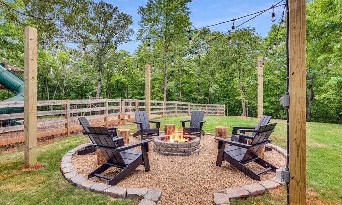 Dahlonega Otro | Nature is calling!! Family Friendly Getaway:Hot Tub, Fire Pit, Wine & Weddings