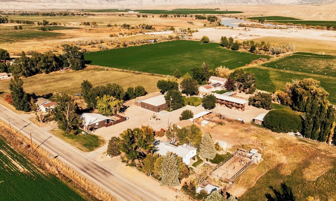 Jensen Cabina | Nature Lodge SLEEPS 80+ Family Reunions, Corporate Retreats. Entire Facility