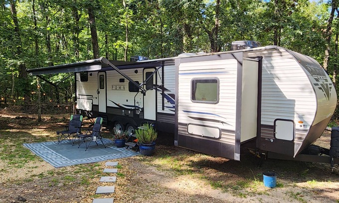 Hamilton Casa | Nature Lover's 2-Bedroom RV Escape