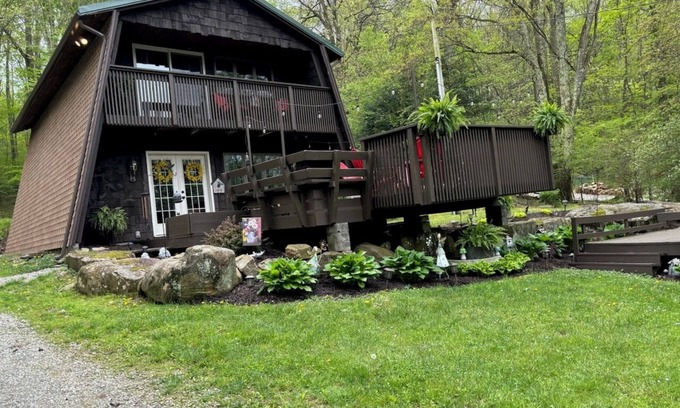 Rockwood Cabina | Nature Lover's Delight + Kitchen + Cozy Fireplace