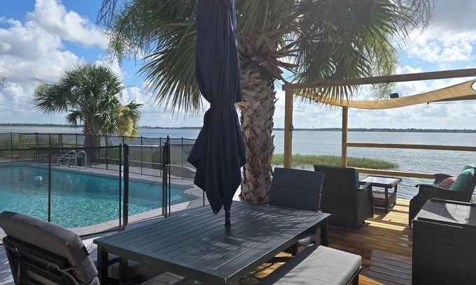 Lakeland Casa | Nature Lover's Lake/Pool Home w/ Sunrise Views! Sleeps 10 - 7 Beds