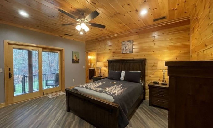 Tellico Plains Casa | Nature lovers dream! Steps from fishing plus 140 acres of hiking! 4 Bedroom Home by RedAwning
