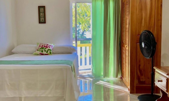 Cave Cama Y Desayuno | Nature lovers paradise overlooking the turquoise Caribbean sea