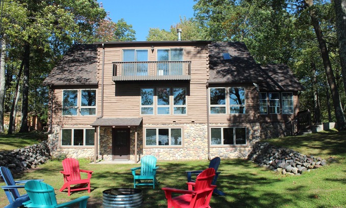 Hayward Casa | Nature Lovers Paradise on LoveJoy Lake with Pontoon