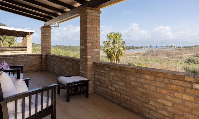Peroulion Casa | Nature meets luxury at Antinioti View three-bedroom House .