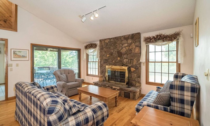Bonne Terre Casa | NATURE RETREAT `100 Acres Private Property`