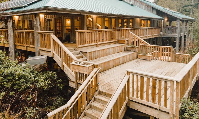 Alberni-Clayoquot Cabina | Nature retreat centre on Vargas Island