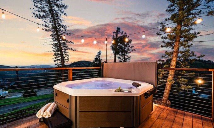 Vista Casa | Nature Retreat w/ Hot Tub, Fire Pit and Privacy