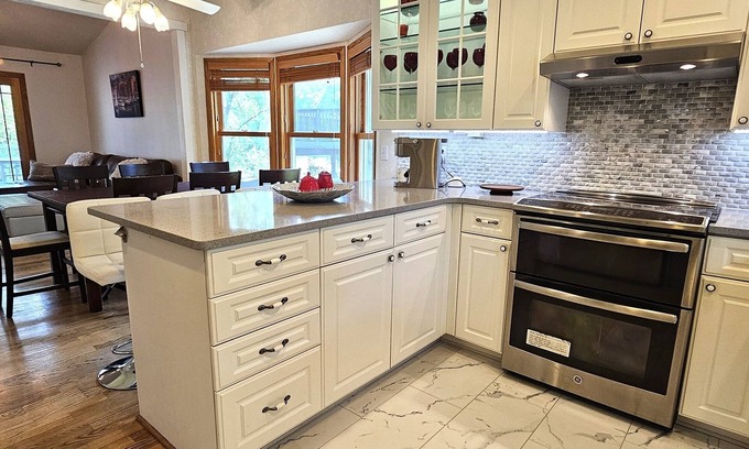 Chanhassen Casa | Nature's Blissful Haven - King Bed, Outdoor Patio