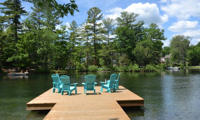 Washago Cabaña | Nature's Cottage Washago - Beautiful Private Waterfront property with Hot Tub