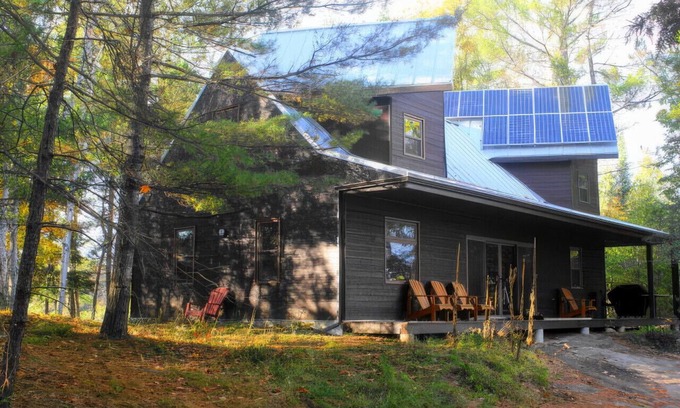 Trent Lakes Casa | Nature's Embrace: Your Private Retreat