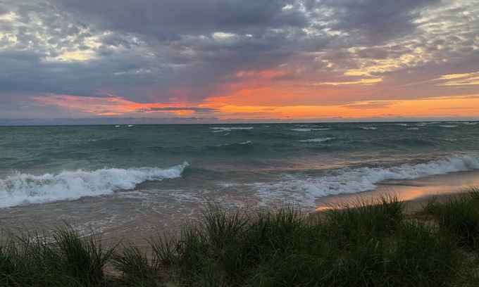Charlevoix Casa | Nature's Nook - Hot Tub! - walk to Lake Michigan!