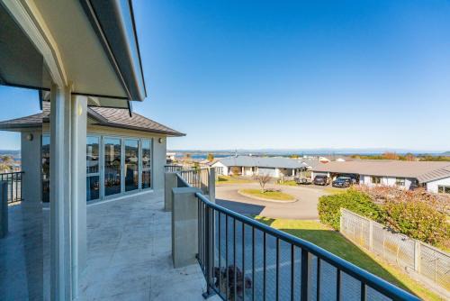 Nukuhau Casa | Nature Vistas - Lake Taupo Holiday Home