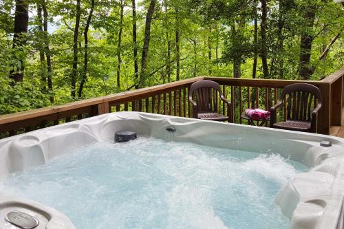 Whittier Casa | Natures Retreat with Hot Tub 7 Mi to Bryson City
