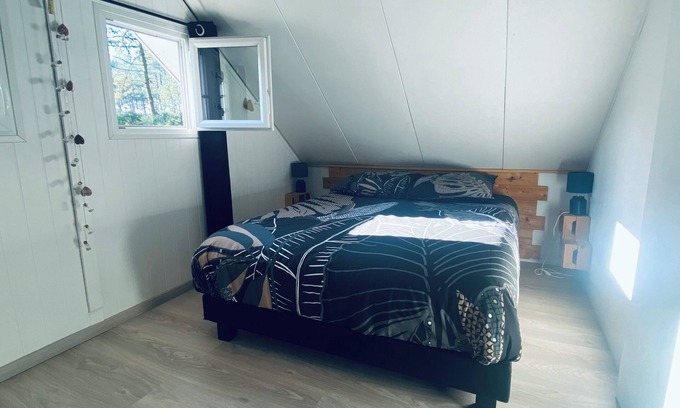 Le Porge Chalet De Esquí | Naturist chalet at La Jenny, at the foot of the ocean