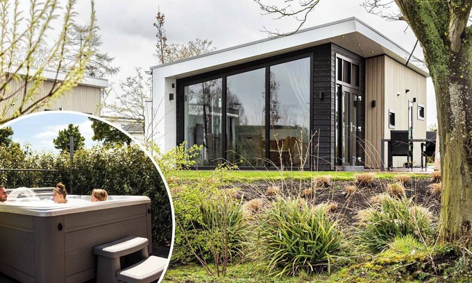 Berkhout Chalet De Esquí | ✓ Natuurlodge at Park Westerkogge ✓ Holiday home for 4 people ✓ Located in Berkhout (North Holland) ✓ Waterfront holiday resort ✓ Book directly at the resort