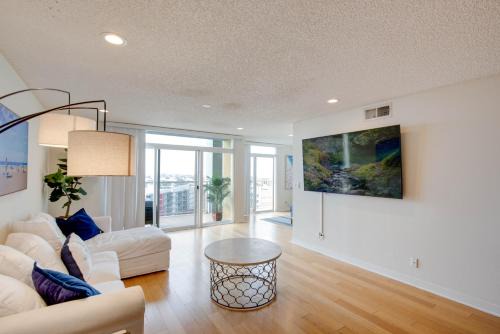 Marina del Rey Apartamento | Nautical 2 Bedroom with Beautiful Ocean Views