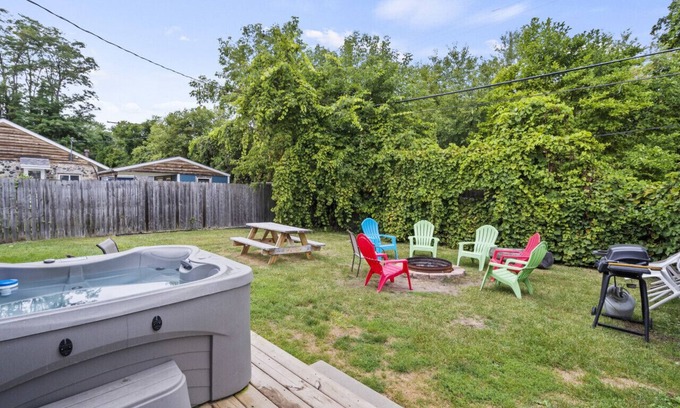 Lexington Casa | Nautical Nest w/hot tub, golf cart & arcade game
