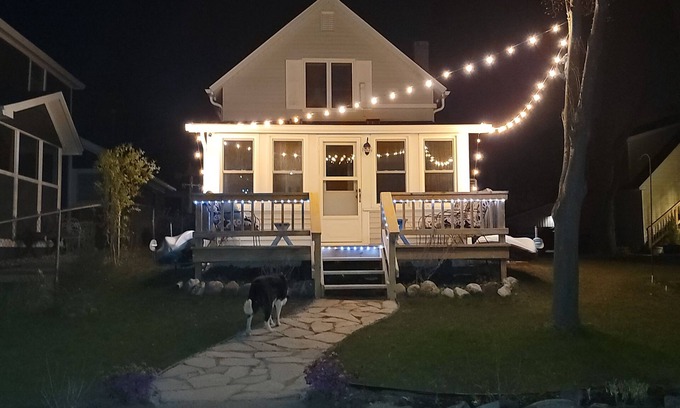 Lakeland Cabaña | Nautical Nic's Cozy Lakefront Cottage