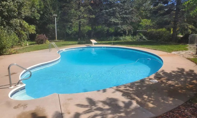 Racine Casa | Nautical Splash Pad, Spacious Home, Private Pool & Cedar Hot Tub.