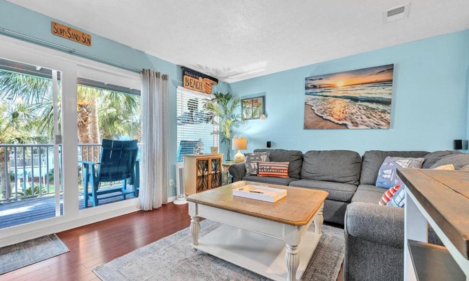 Biltmore Beach Apartamento | Nautical Watch D-6