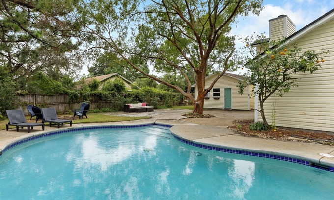 Navarre Casa | Navarre retreat with private pool