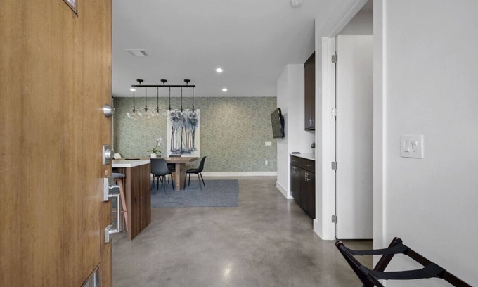 Central East Austin Villa | Navasota Luxury Villa