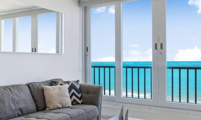 Isla Verde Apartamento | Navio Beach 2BDR Oceanfront Pool Parking