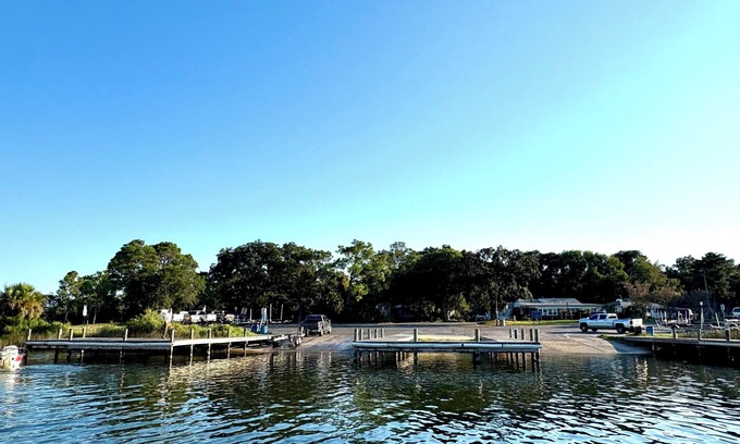 Navy Point Casa | Navy Point Pet Friendly 2 bedroom 1 bathroom cozy home.