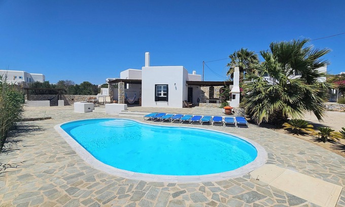 Naxos Villa | Naxos Waterfront Villa con piscina y vista panorámica.