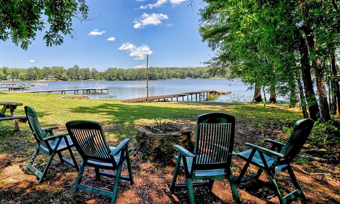 Liberty Hill Casa | Beaver Creek Bungalow- Boat Ramp/Dock, WiFi, Single Level