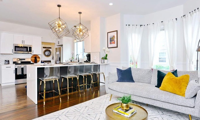 Everett Apartamento | Boston Luxury Home, Free parking, 5 mins to the Casino, 10 minutes to airport.