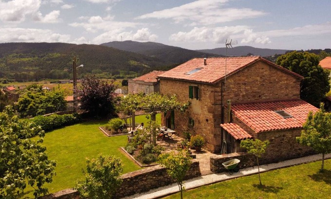Ponteceso Casa | Casa do demo Historic stone house