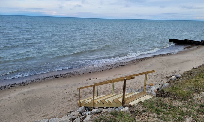 Jeddo Cabaña | Cozy Lake Huron cottage, With internet, summer months beach access.