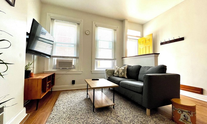 South Philadelphia Casa | Cozy South Philly Home 2BR near Passyunk Ave, Citizens Bank Park, The Linc, FDR