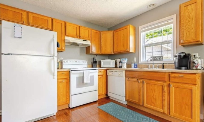 Historic Montford Apartamento | Downtown walkable 2-bedroom with everything needed for two couples or more.