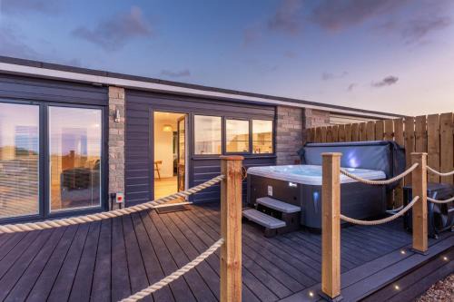 Hele Casa | NDR Sea view Three bedroom Residence with private hot tub